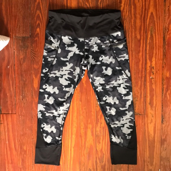 Active Life Other - Active Life camouflage crop leggings